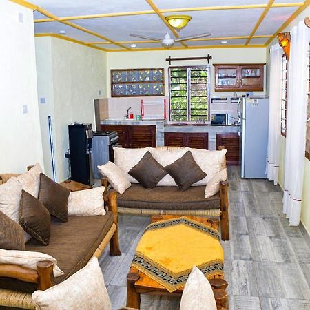Apartmenthaus Salama Villen In Diani Praia de Diani Exterior foto