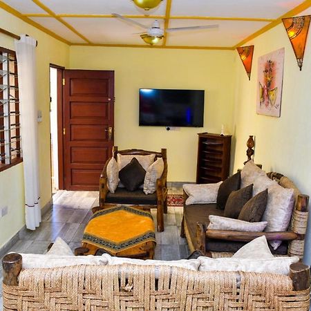 Apartmenthaus Salama Villen In Diani Praia de Diani Exterior foto