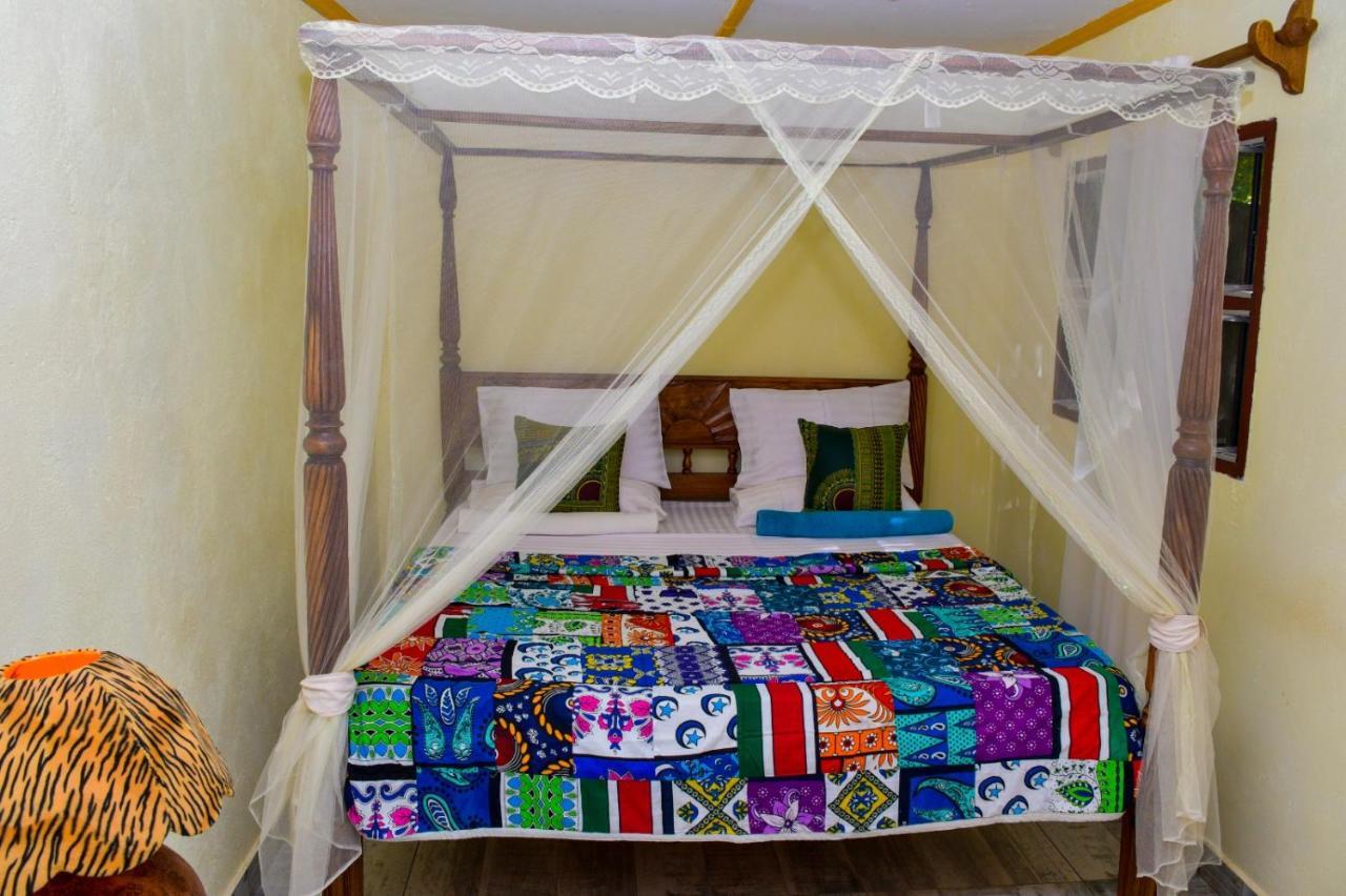 Apartmenthaus Salama Villen In Diani Praia de Diani Exterior foto